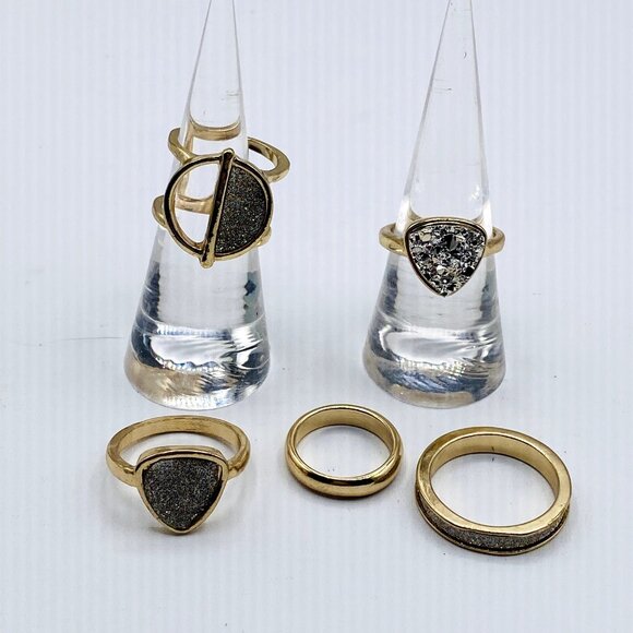 Set of 5 Gold Tone Fashion Rings Various Sizes New - Picture 1 of 5
